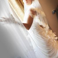 Ірина (продам розкішну весільну сукню)
