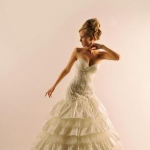 Шикарне дизайнерське весільне плаття