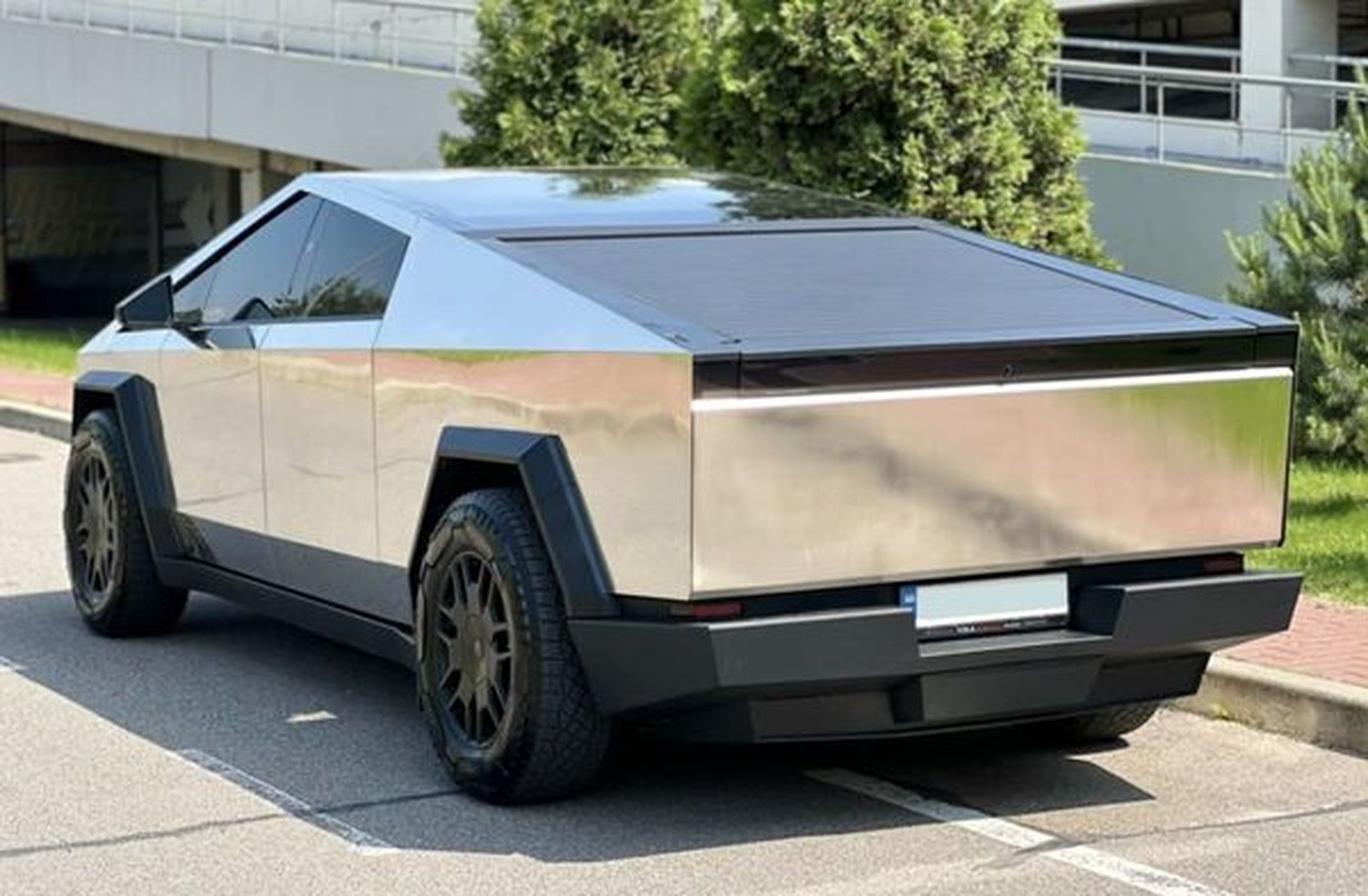 005 Tesla Cybertruck оренда з водієм для 005 Tesla Cybertruck оренда з водієм для