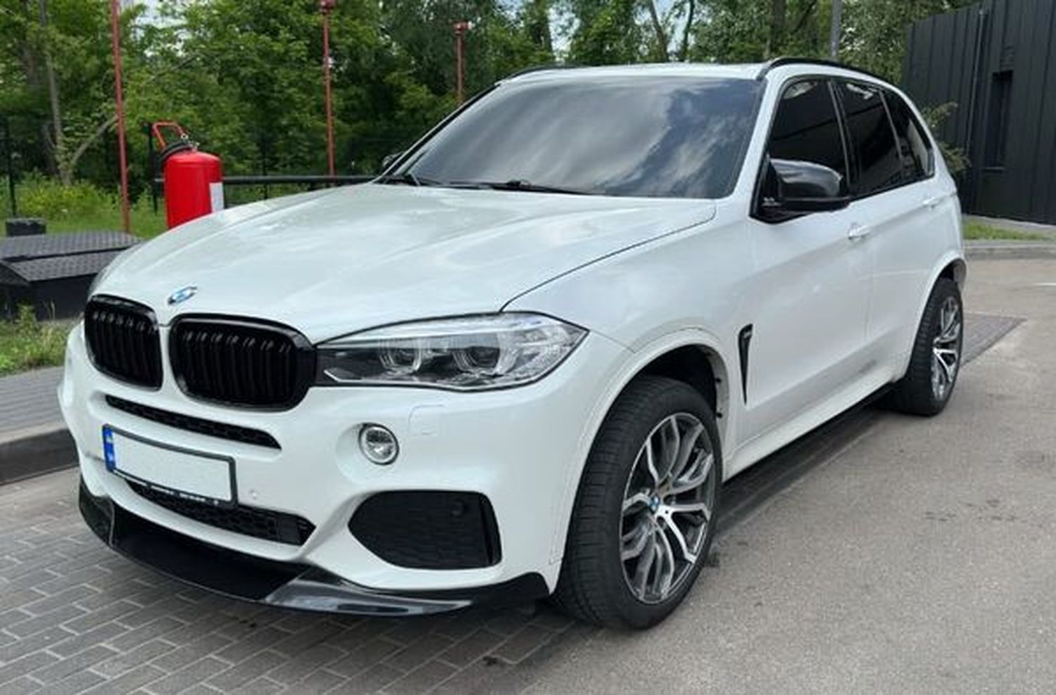 059 Джип на весілля BMW X5 білий з водіє 059 Джип на весілля BMW X5 білий з водіє