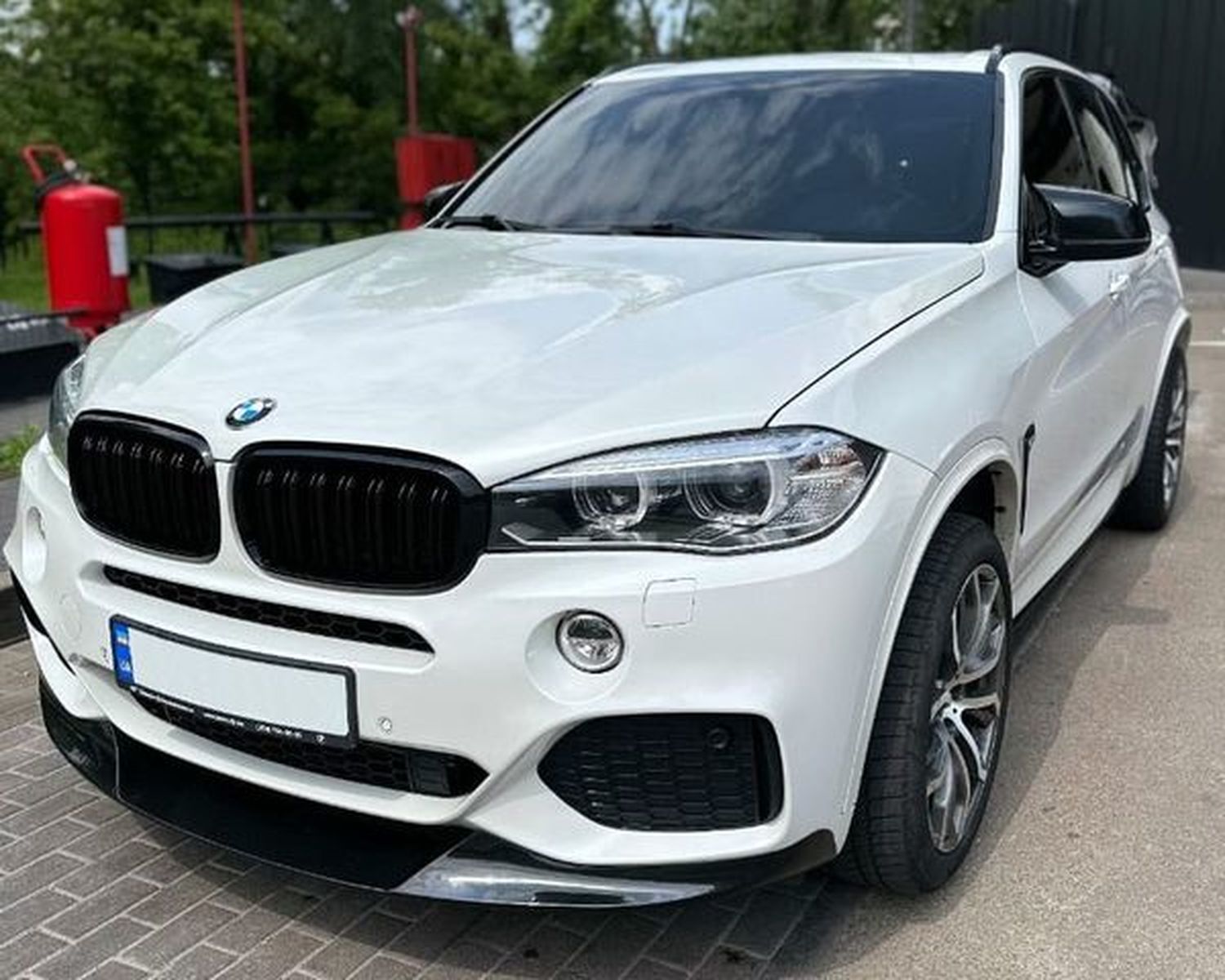 059 Джип на весілля BMW X5 білий з водіє 059 Джип на весілля BMW X5 білий з водіє