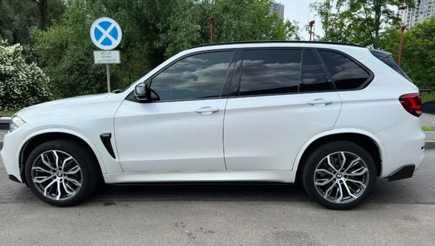 059 Джип на весілля BMW X5 білий з водіє 059 Джип на весілля BMW X5 білий з водіє