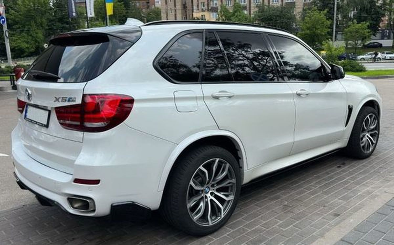 059 Джип на весілля BMW X5 білий з водіє 059 Джип на весілля BMW X5 білий з водіє