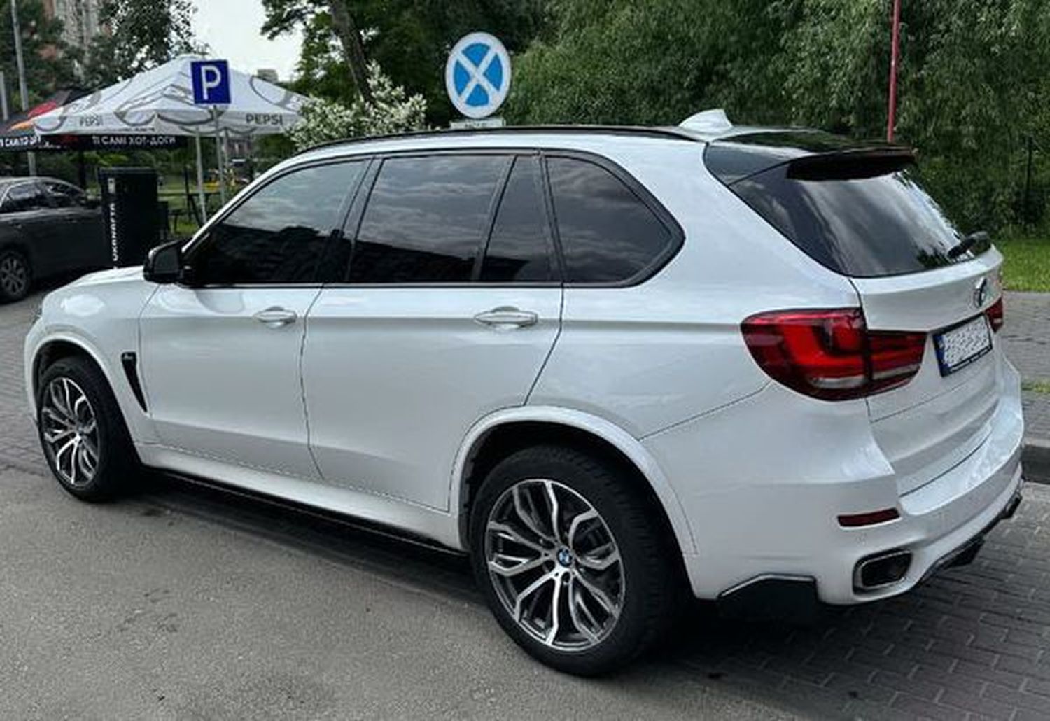 059 Джип на весілля BMW X5 білий з водіє 059 Джип на весілля BMW X5 білий з водіє