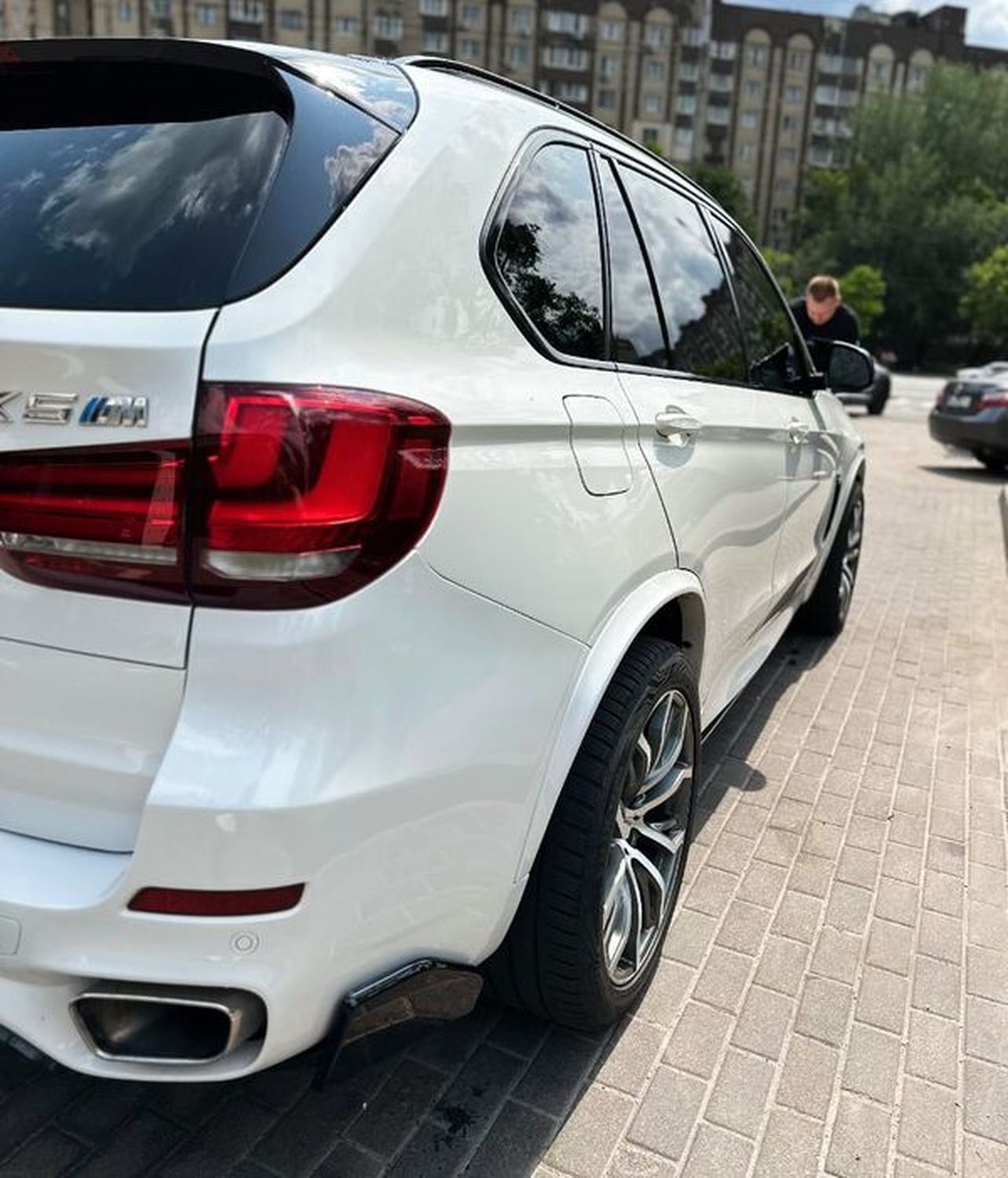 059 Джип на весілля BMW X5 білий з водіє 059 Джип на весілля BMW X5 білий з водіє