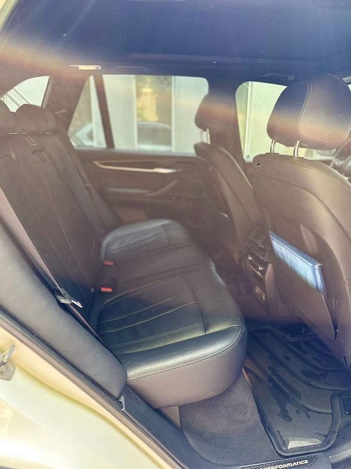 059 Джип на весілля BMW X5 білий з водіє 059 Джип на весілля BMW X5 білий з водіє