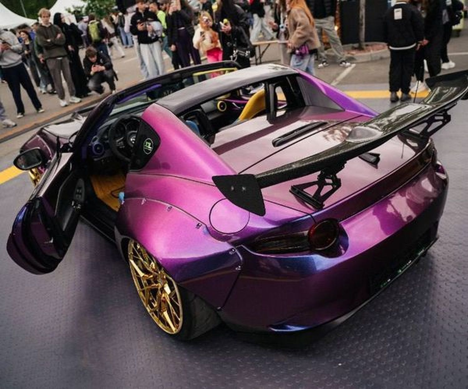 219 Mazda Miata ND кабріолет з водієм на 219 Mazda Miata ND кабріолет з водієм на