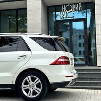 119 Позашляховик Mercedes Benz ML білий