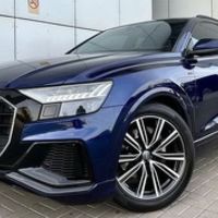 307 Позашляховик Audi Q8 синій прока