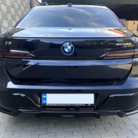 340 BMW i7 xDrive чорний оренда прокат