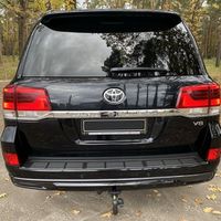 090 Позашляховик Toyota Land Cruiser 200