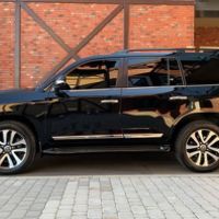 057 Внедорожник Toyota Land Cruiser 200