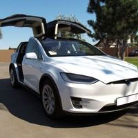 001 Tesla Model X белая электрический вн