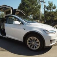 001 Tesla Model X белая электрический вн