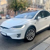 001 Tesla Model X белая электрический вн