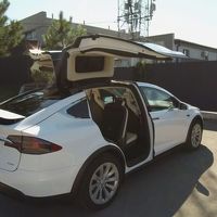 001 Tesla Model X белая электрический вн