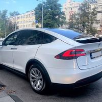 001 Tesla Model X белая электрический вн