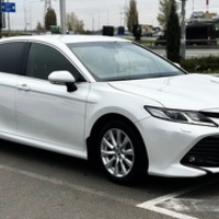 389Toyota Camry V70 біла орендувати на в