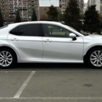 389Toyota Camry V70 біла орендувати на в