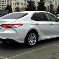 389Toyota Camry V70 біла орендувати на в