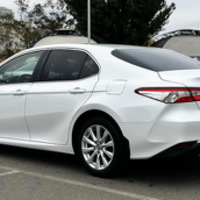 389Toyota Camry V70 біла орендувати на в