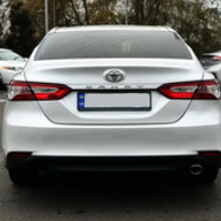 389Toyota Camry V70 біла орендувати на в