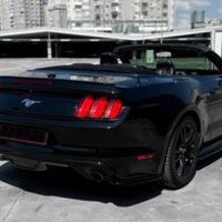 365 Кабріолет Ford Mustang GT чорний на