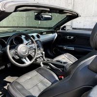 365 Кабріолет Ford Mustang GT чорний на