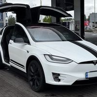 001 Tesla Model X белая электрический вн