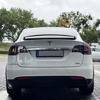 001 Tesla Model X белая электрический вн