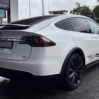 001 Tesla Model X белая электрический вн