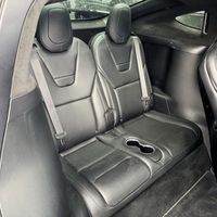 001 Tesla Model X белая электрический вн