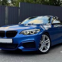 426 BMW 240i синя для фотосесії зйомки о