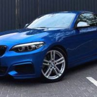 426 BMW 240i синя для фотосесії зйомки о