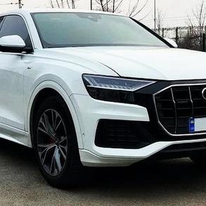 037 Позашляховик Audi Q8 S Line біла зам