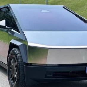 005 Tesla Cybertruck оренда з водієм для Автомобільний кортеж на весілля