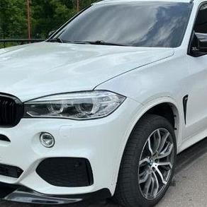 059 Джип на весілля BMW X5 білий з водіє Автомобільний кортеж на весілля