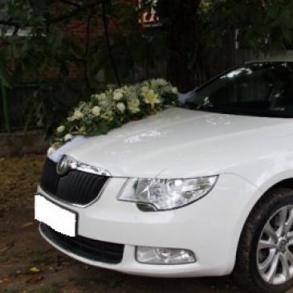 Белый автомобиль на свадьбу и другие торжества