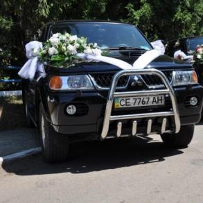 Автомобильный кортеж на свадьбу